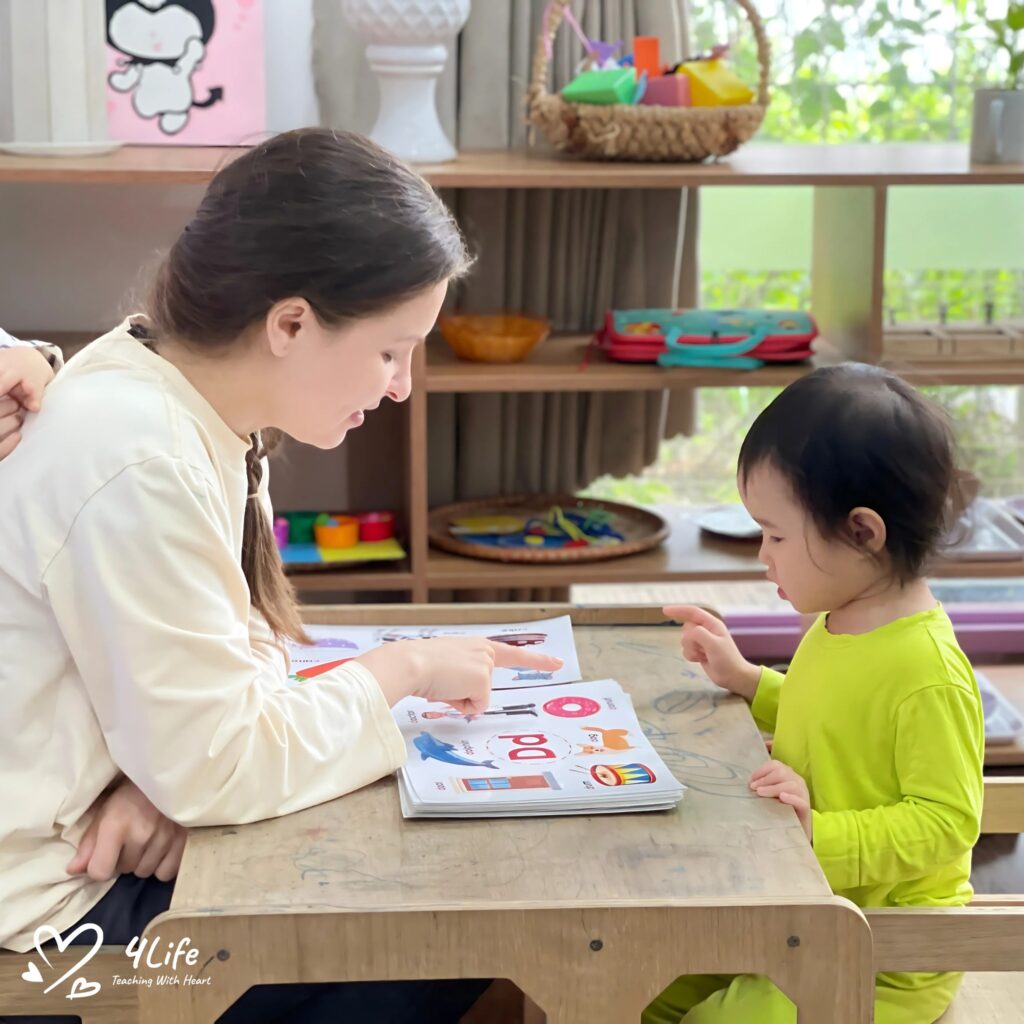 Vai trò của người lớn trong lớp học Montessori