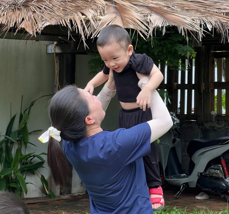 Montessori Trong Sinh Hoạt Gia Đình – Khi Gia Đình Trở Thành Lớp Học Đầu Tiên