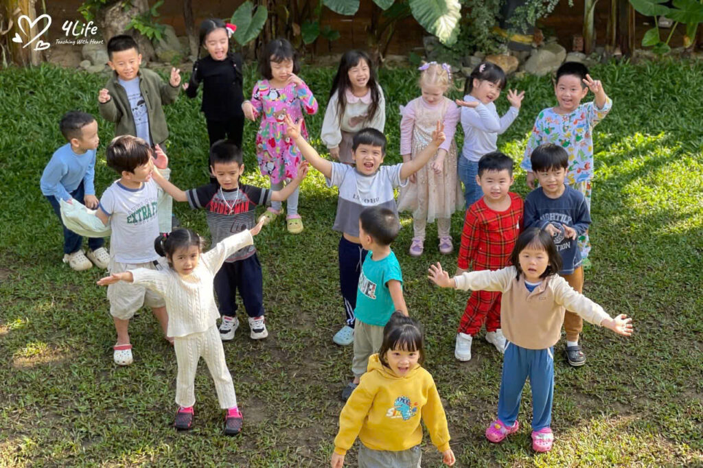 Tác động của người lớn đến sự phát triển của trẻ