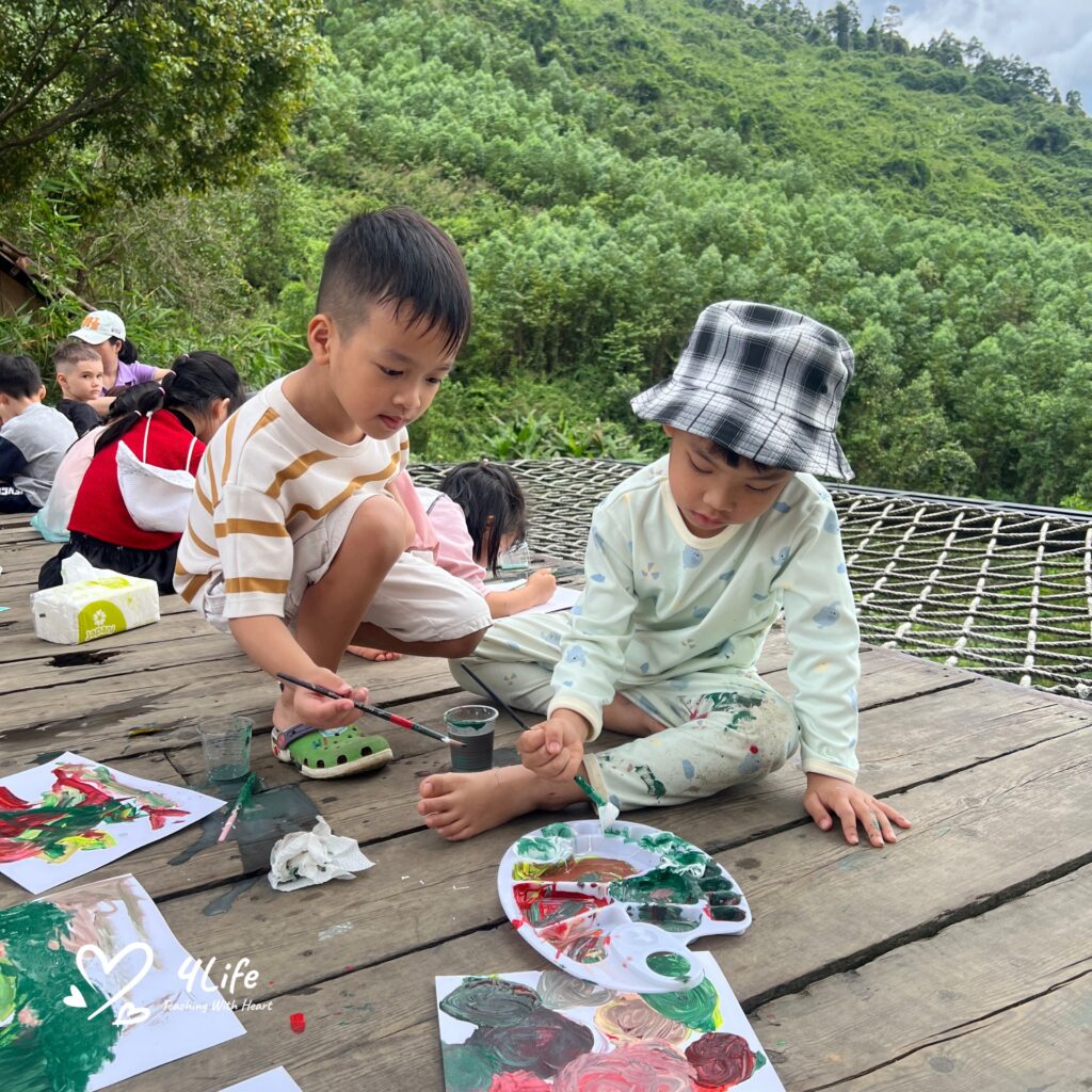 Tiết học Montessori ngoài trời