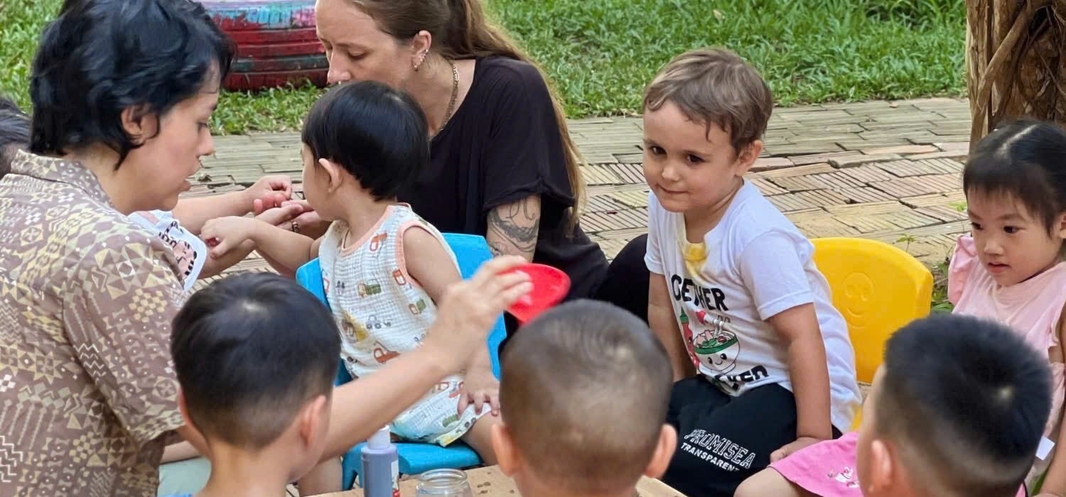 Cách giáo viên montessori hỗ trợ trẻ học tập