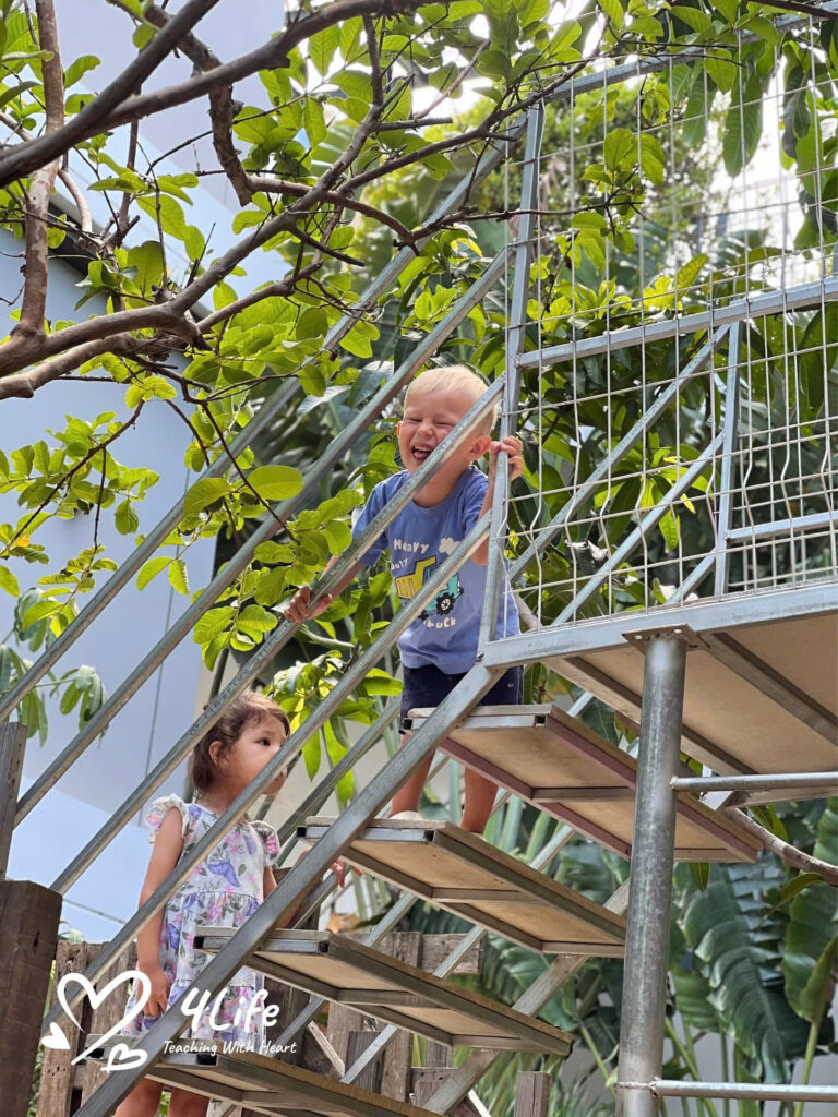 Montessori tạo ra môi trường phát triển ngôn ngữ