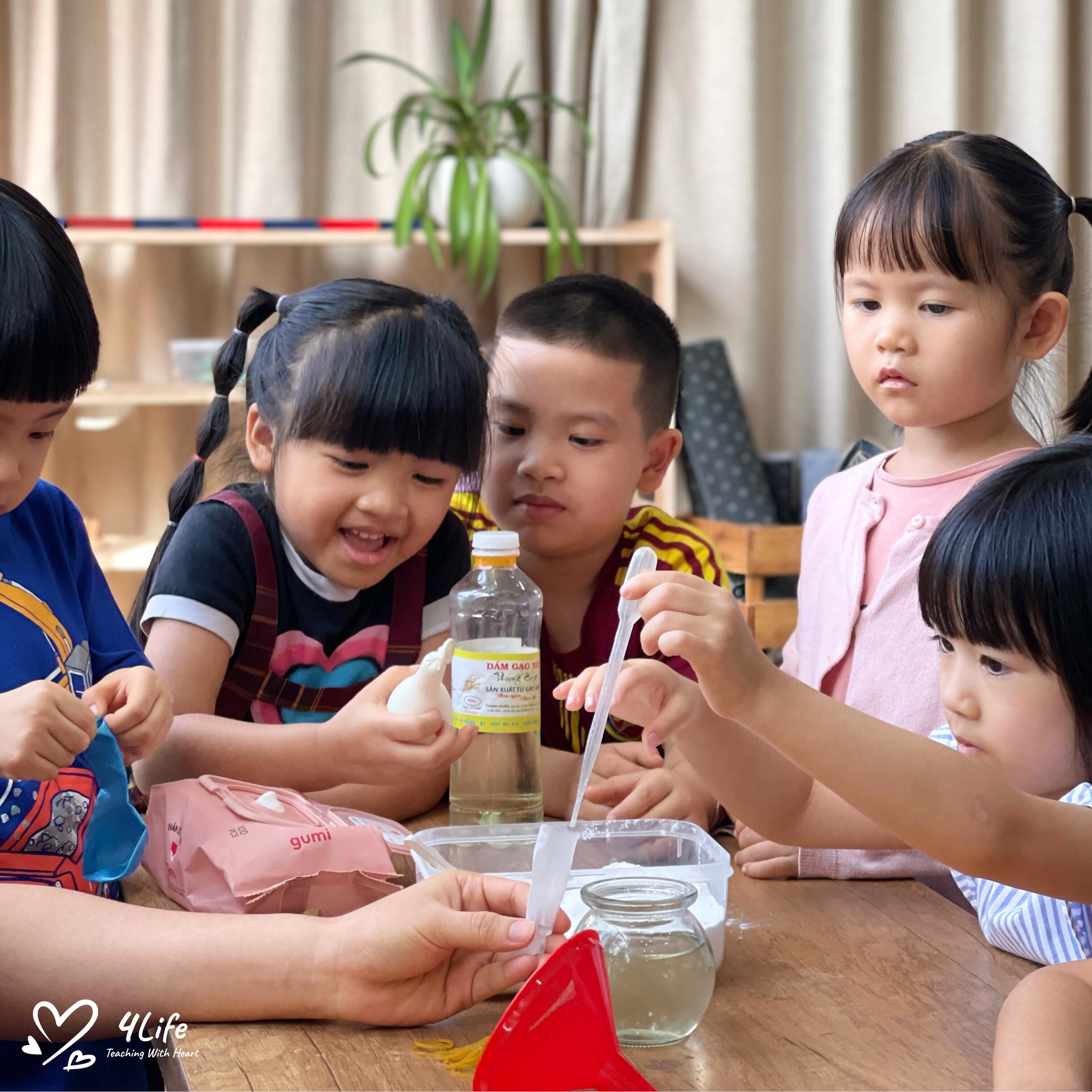 Triết Lý Giáo Dục Tôn Trọng Nhịp Phát Triển Tự Nhiên Của Trẻ