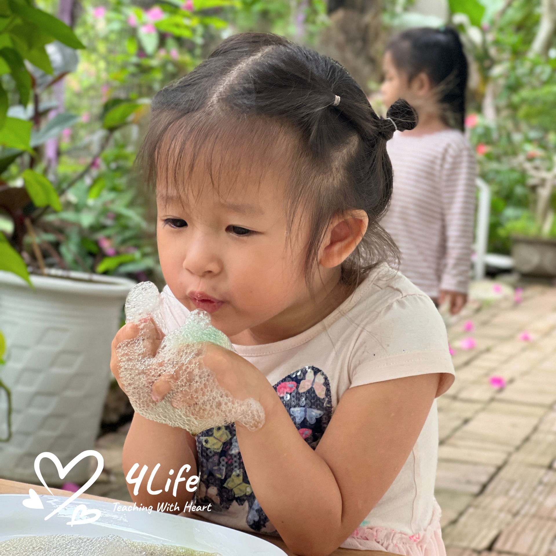 Triết Lý Giáo Dục Tôn Trọng Nhịp Phát Triển Tự Nhiên Của Trẻ